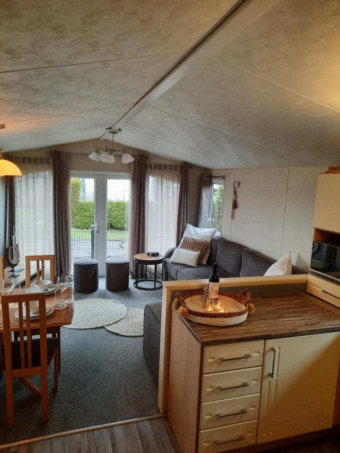 Vakantienoord, Chalet 6P With Veranda, Located In Friesland, 5 Stars Camping On The Lake Suameer Eksteriør bilde